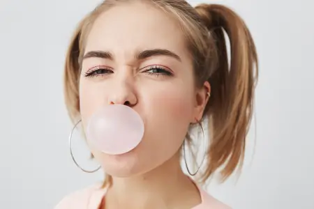 chewing-gum-can-help-with-acidity